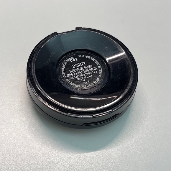 like new Mac Cosmetics Mineralize Blush in DAINTY full size- 0.10 Oz RARE - Picture 5 of 5